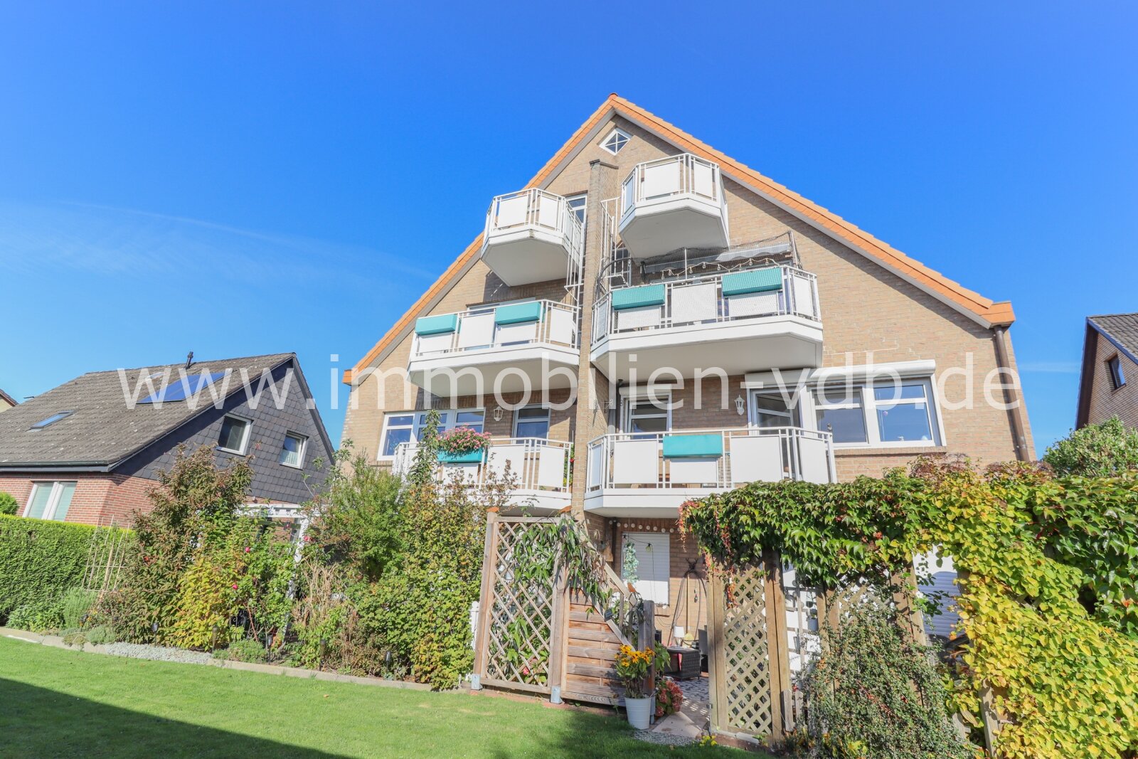 Lage: Direkt zur Stadtgrenze HH / Maisonette mit 3 Balkonen / Kfz-Einzelgarage / Vollbad+Gäste WC / Einbauküche / straßenabgewandte Seite / Kellerraum Lage: Direkt zur Stadtgrenze HH / Maisonette mit 3 Balkonen / Kfz-Einzelgarage / Vollbad+Gäste WC / Einbauküche / straßenabgewandte Seite / Kellerraum